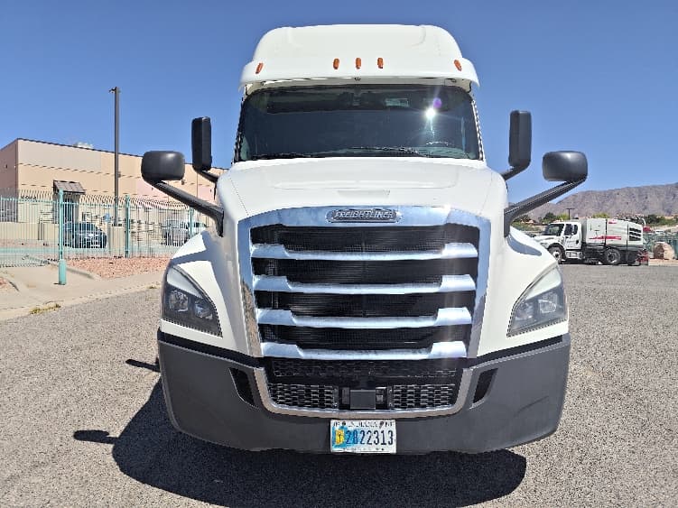 2020 Freightliner Cascadia — photo 2