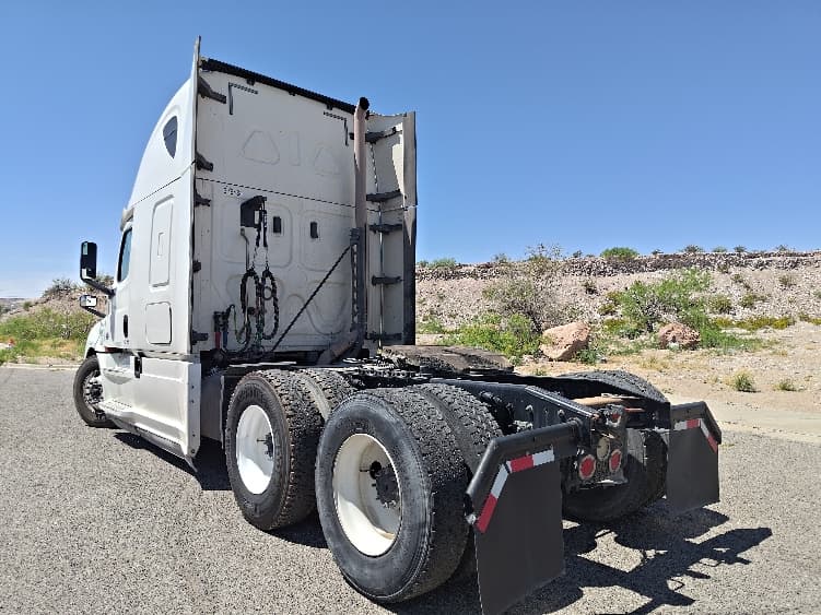 2020 Freightliner Cascadia — photo 5