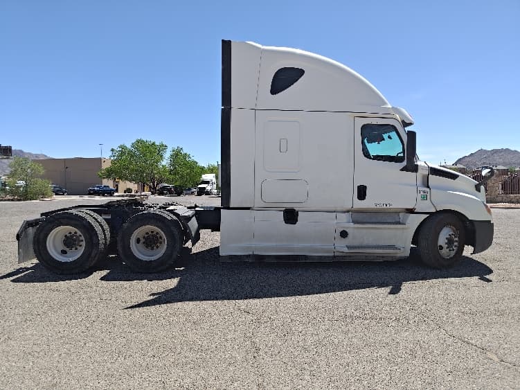 2020 Freightliner Cascadia — photo 8