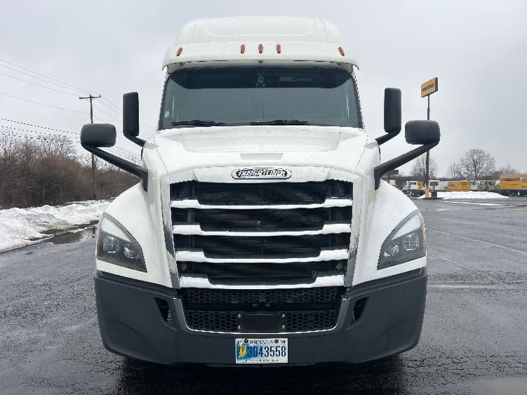 2020 Freightliner Cascadia — photo 2