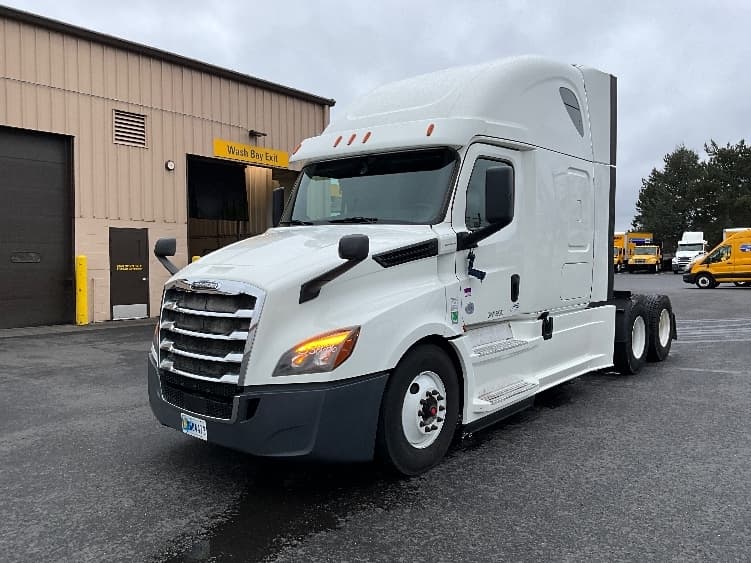 2020 Freightliner Cascadia — photo 3
