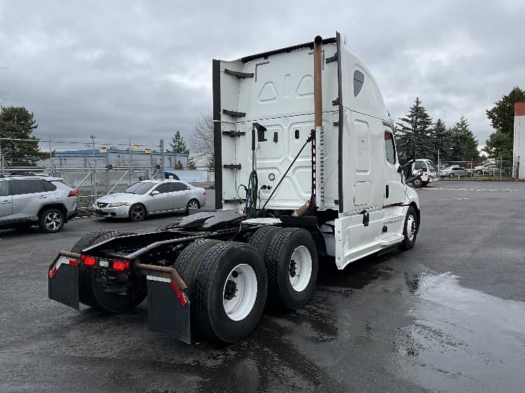 2020 Freightliner Cascadia — photo 7