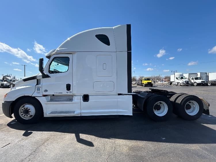 2020 Freightliner Cascadia — photo 4