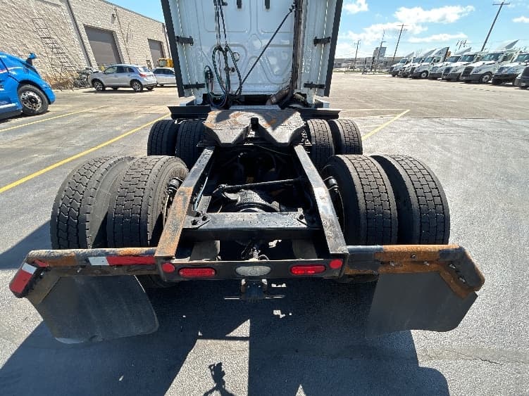 2020 Freightliner Cascadia — photo 6