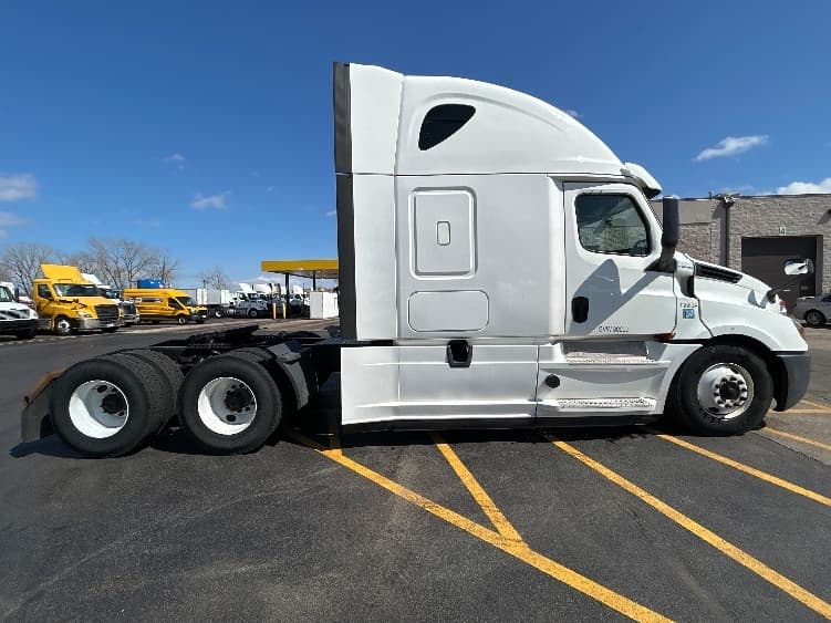 2020 Freightliner Cascadia — photo 8
