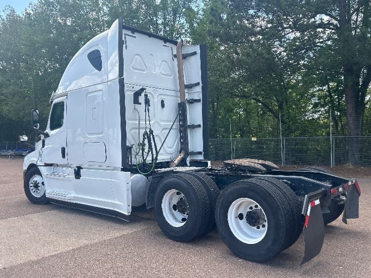 2020 Freightliner Cascadia — photo 5