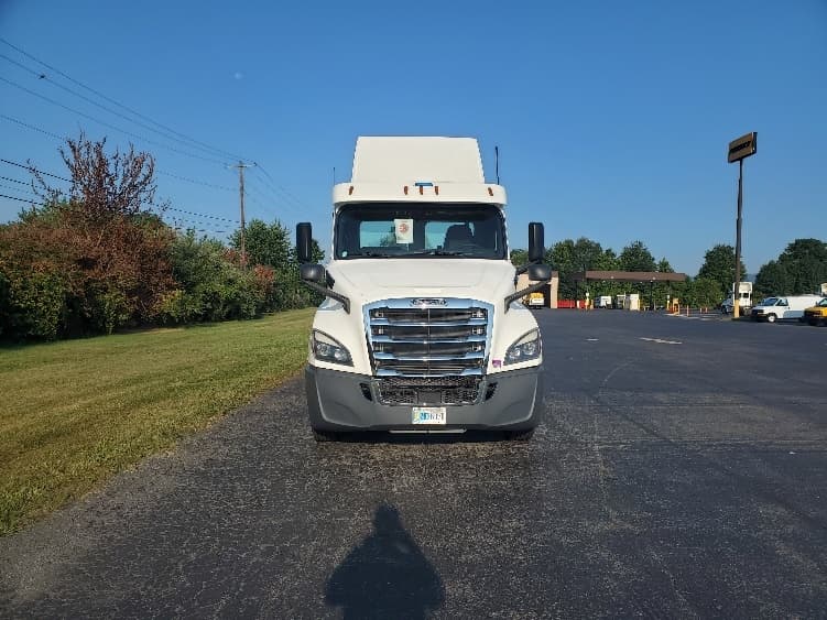 2020 Freightliner Cascadia — photo 2