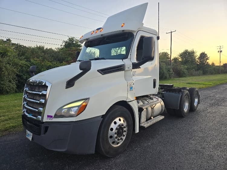 2020 Freightliner Cascadia — photo 3