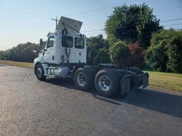 2020 Freightliner Cascadia — photo 5