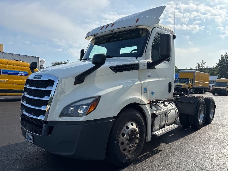 2020 Freightliner Cascadia — photo 3