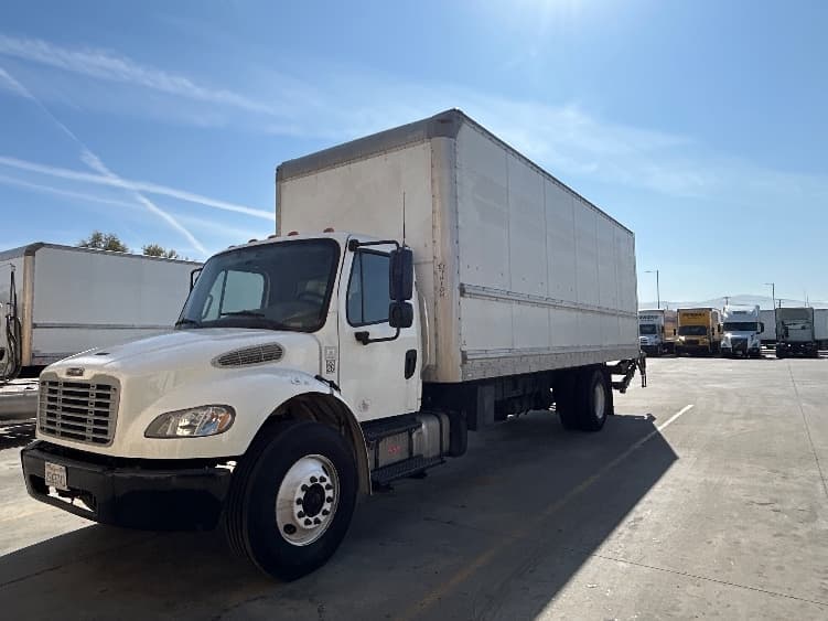 2020 Freightliner M2 106 — photo 3