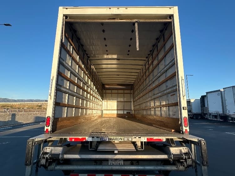 2020 Freightliner M2 106 — photo 8