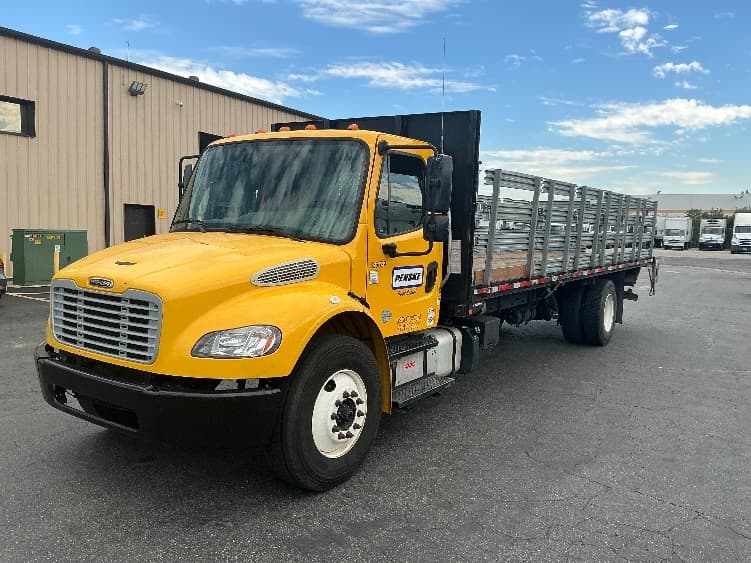 2020 Freightliner M2 106 — photo 3