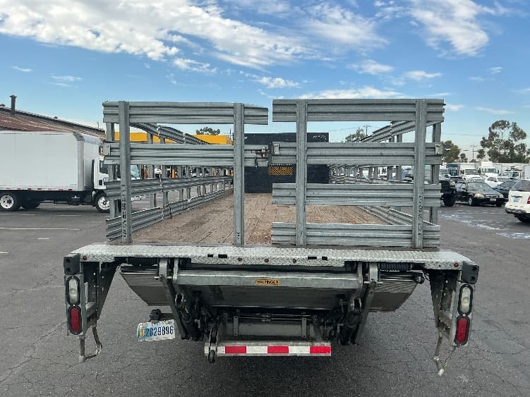 2020 Freightliner M2 106 — photo 8