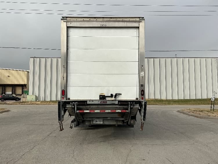 2020 Freightliner M2 106 — photo 7