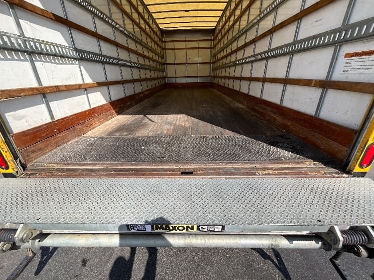 2020 Freightliner M2 106 — photo 10