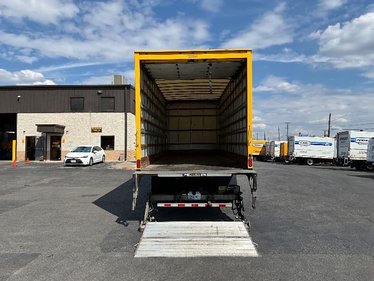 2020 Freightliner M2 106 — photo 9