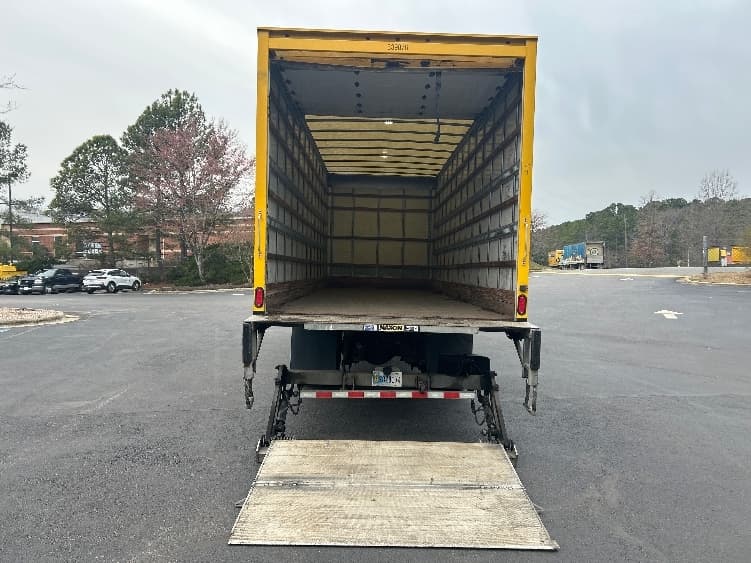 2020 Freightliner M2 106 — photo 9