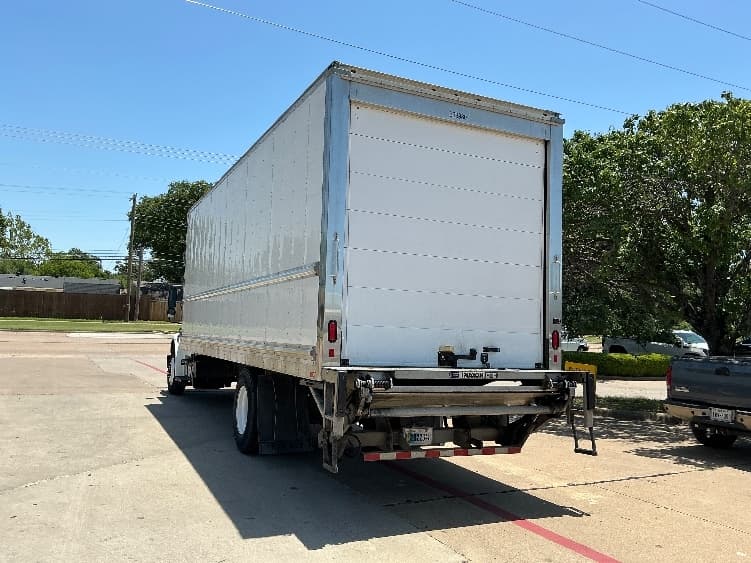 2020 Freightliner M2 106 — photo 6