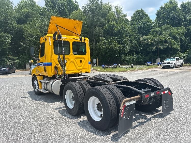 2020 Freightliner Cascadia — photo 5