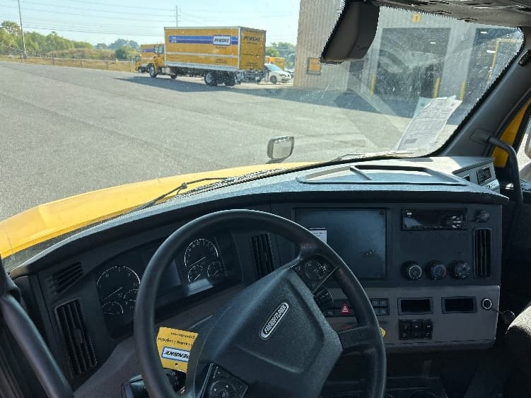 2020 Freightliner Cascadia — photo 10