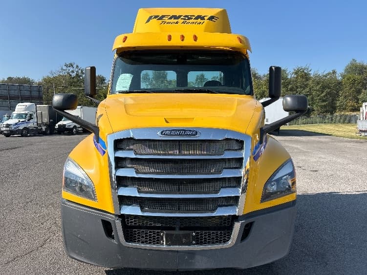 2020 Freightliner Cascadia — photo 2