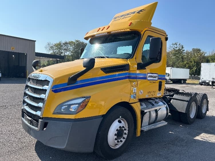2020 Freightliner Cascadia — photo 3