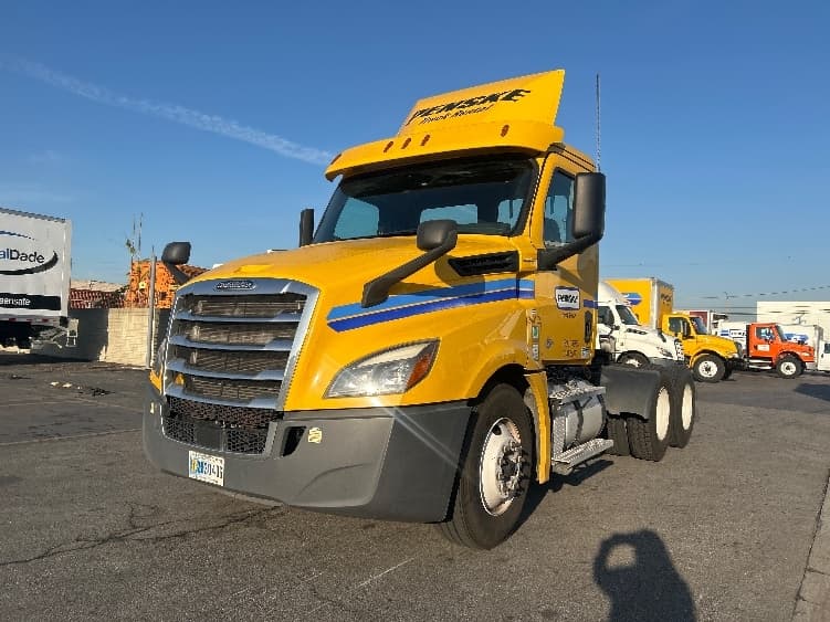 2020 Freightliner Cascadia — photo 3