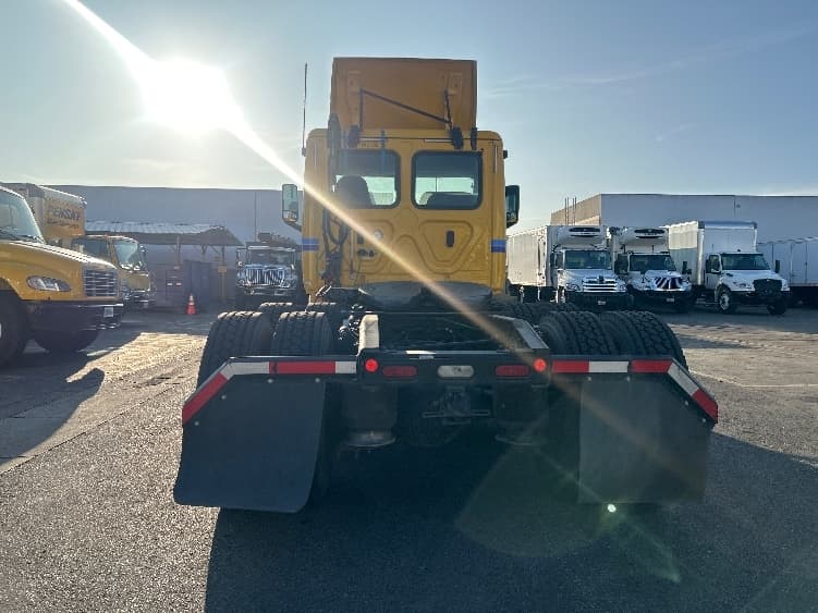 2020 Freightliner Cascadia — photo 6