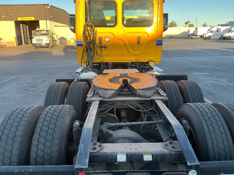 2020 Freightliner Cascadia — photo 6