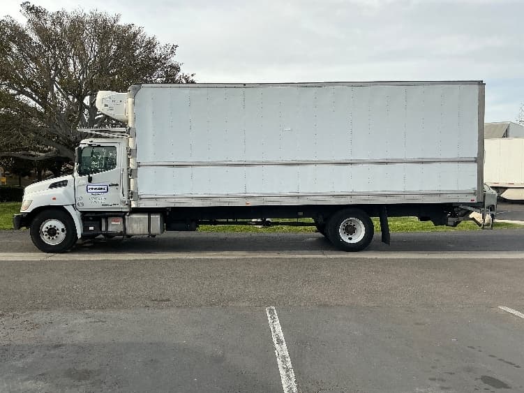 2020 Hino 268 — photo 4