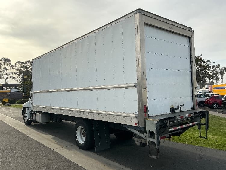 2020 Hino 268 — photo 6