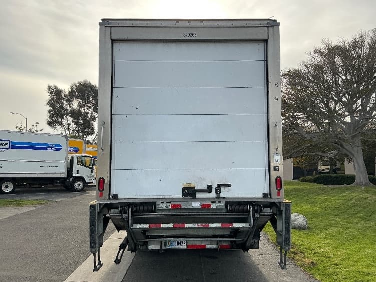 2020 Hino 268 — photo 7