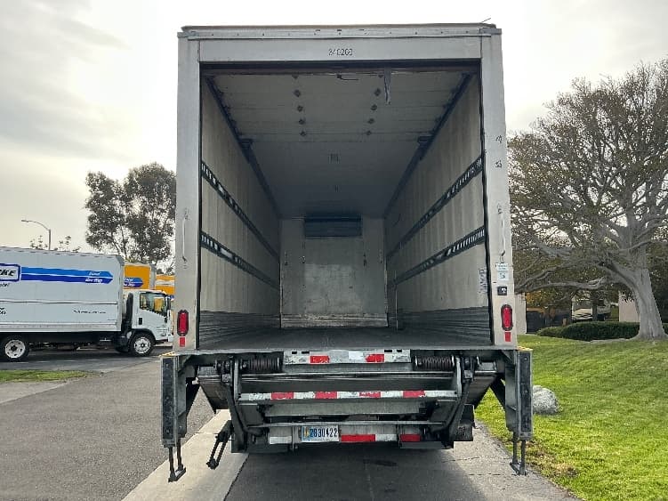 2020 Hino 268 — photo 8