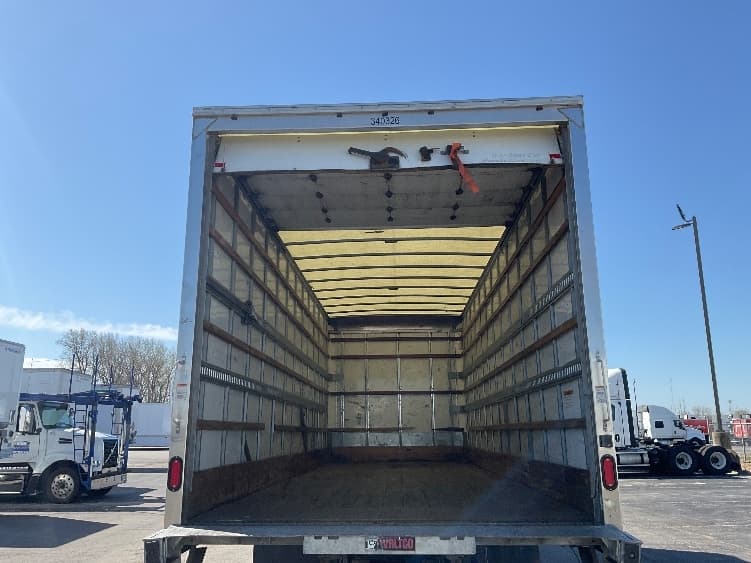 2020 Hino 268 — photo 8