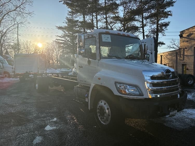 2020 Hino 268 — photo 3