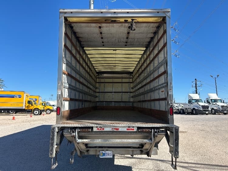 2020 Hino 268 — photo 8