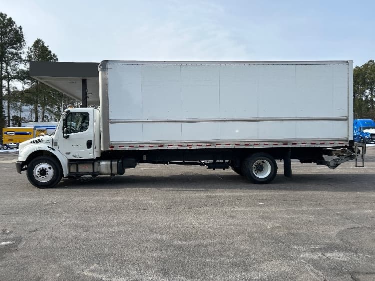 2020 Freightliner M2 106 — photo 4