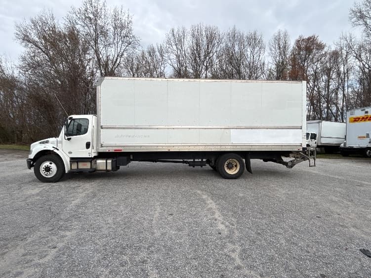 2020 Freightliner M2 106 — photo 4