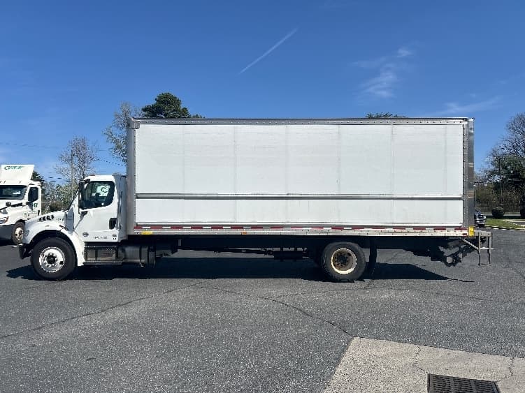 2020 Freightliner M2 106 — photo 4