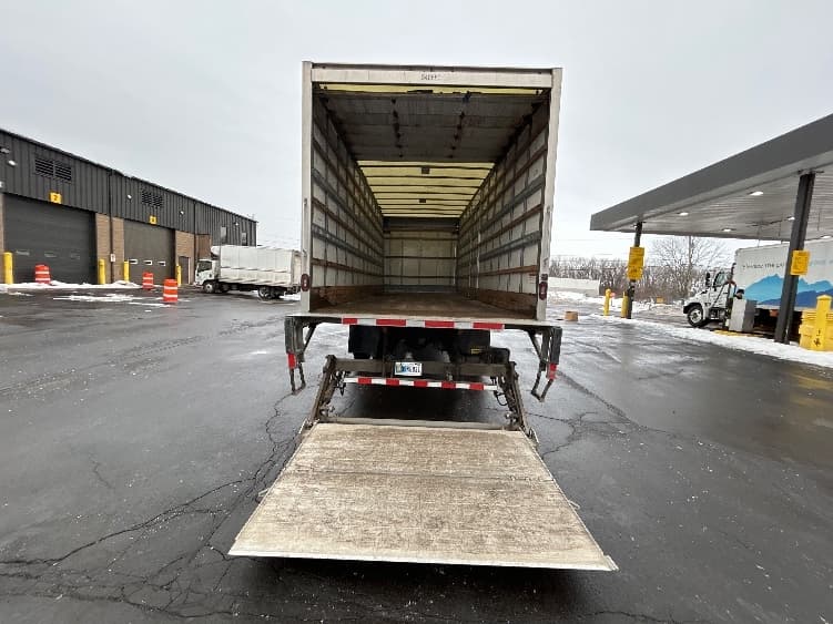 2020 Freightliner M2 106 — photo 9