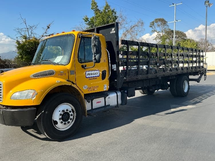 2020 Freightliner M2 106 — photo 3
