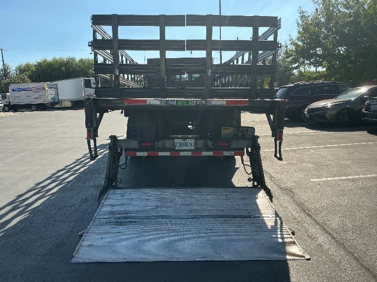 2020 Freightliner M2 106 — photo 9