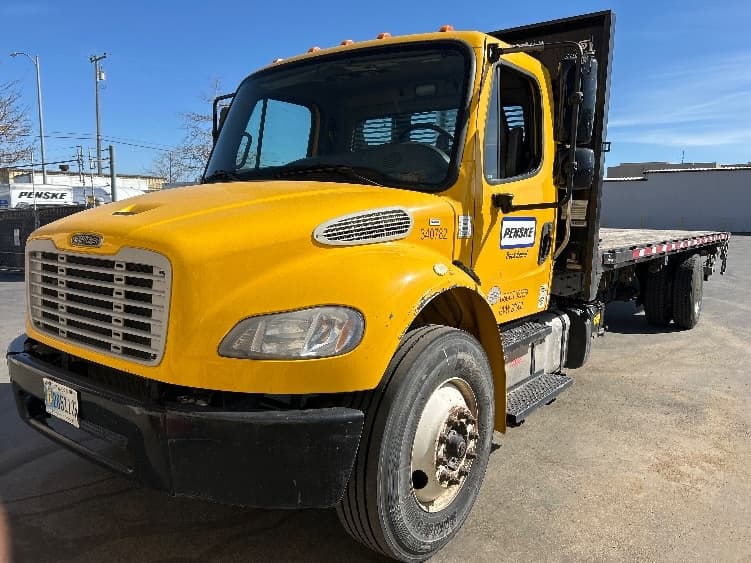 2020 Freightliner M2 106 — photo 3