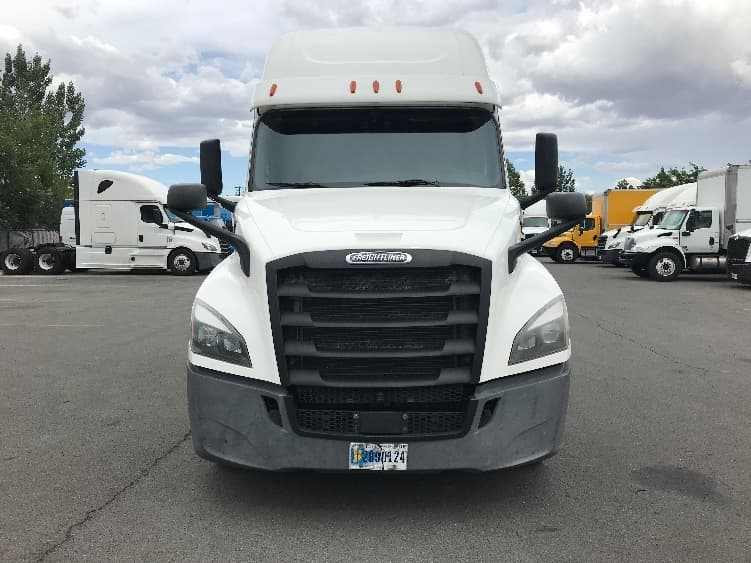 2020 Freightliner Cascadia — photo 2