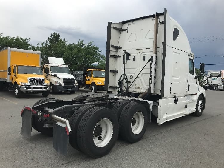 2020 Freightliner Cascadia — photo 7
