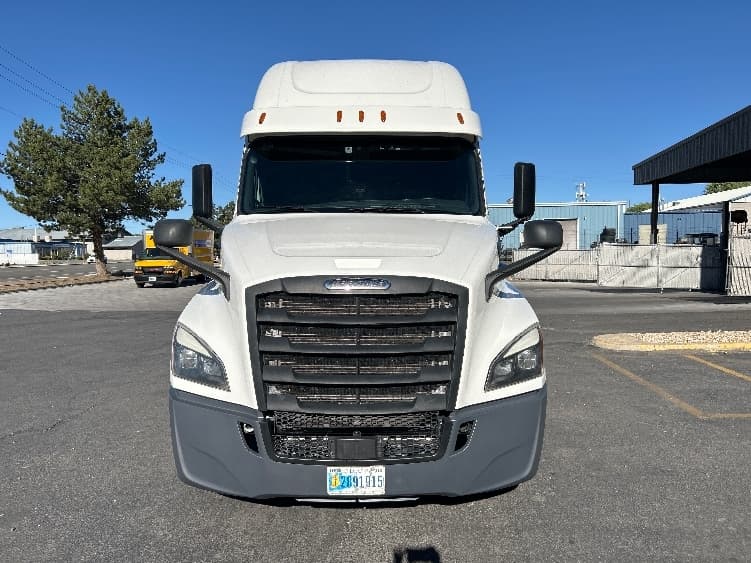 2020 Freightliner Cascadia — photo 2