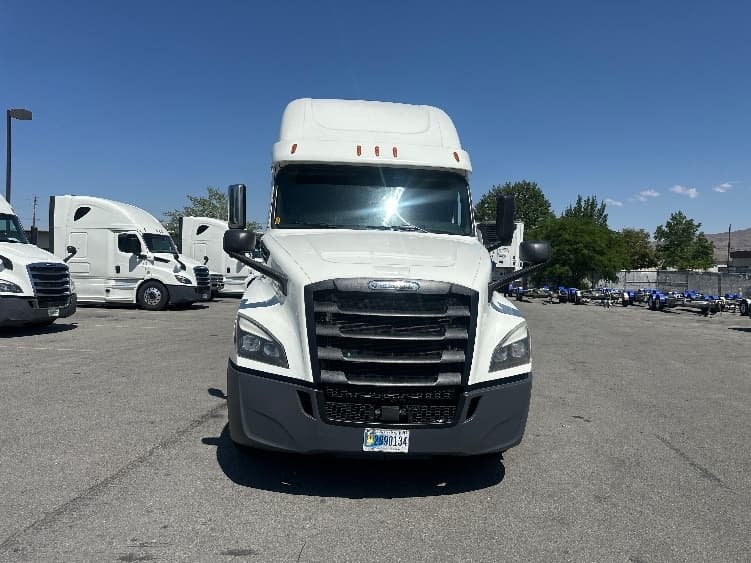 2020 Freightliner Cascadia — photo 2