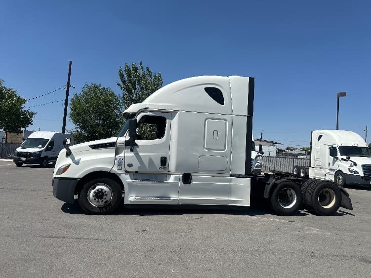 2020 Freightliner Cascadia — photo 4
