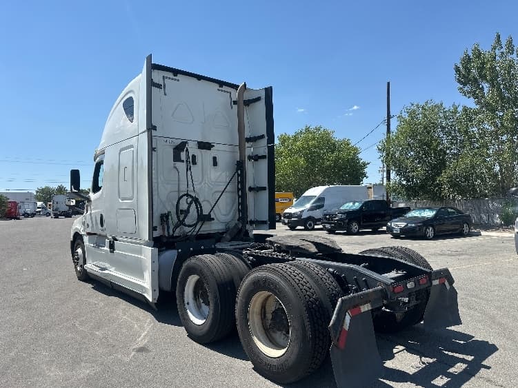 2020 Freightliner Cascadia — photo 5